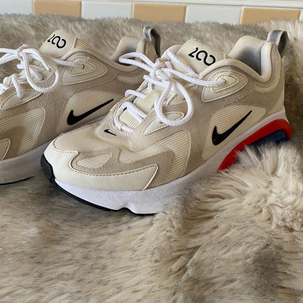 NIKE WOMENS AIR MAX 200